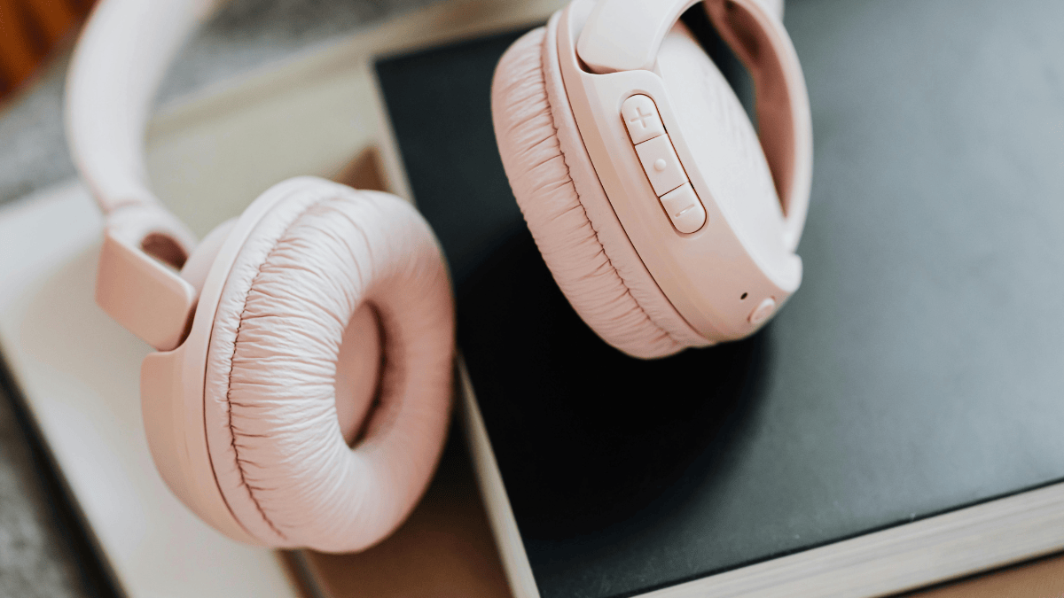 - **Escolher fones certificados pela Anatel** (para garantir que estão dentro dos limites de radiofrequência regulados)
