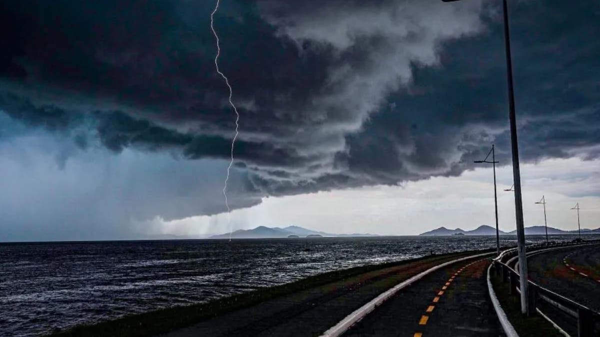 Nova frente fria vira o tempo em SC e traz temporais com pancadas de chuva; veja previsão