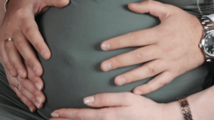Para ocorrer a superfecundação heteroparental, dois óvulos precisam estar disponíveis no mesmo ciclo e serem fecundados separadamente (Foto: Catherine Chechun / Pexels)