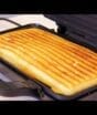 Lanche na sanduicheira: opção para o café da manhã fica pronta em só 3 minutos e leva poucos ingredientes