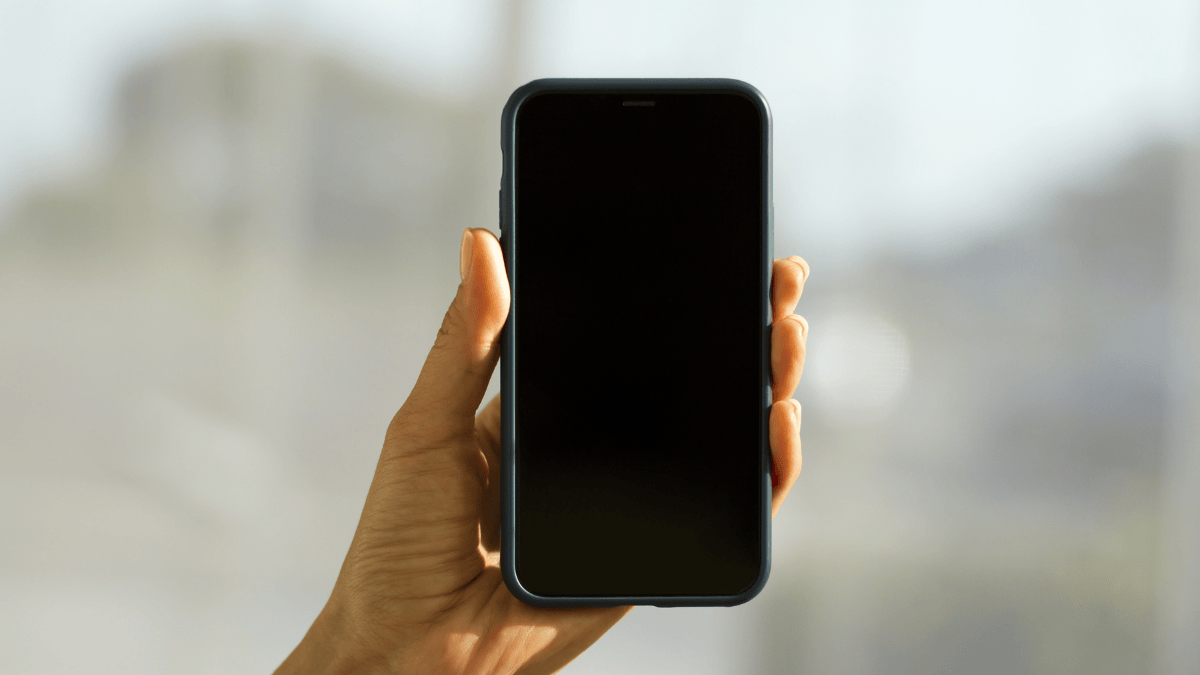 Polícia encontrou um iPhone bloqueado com o homem (Foto: Banco de Imagens)