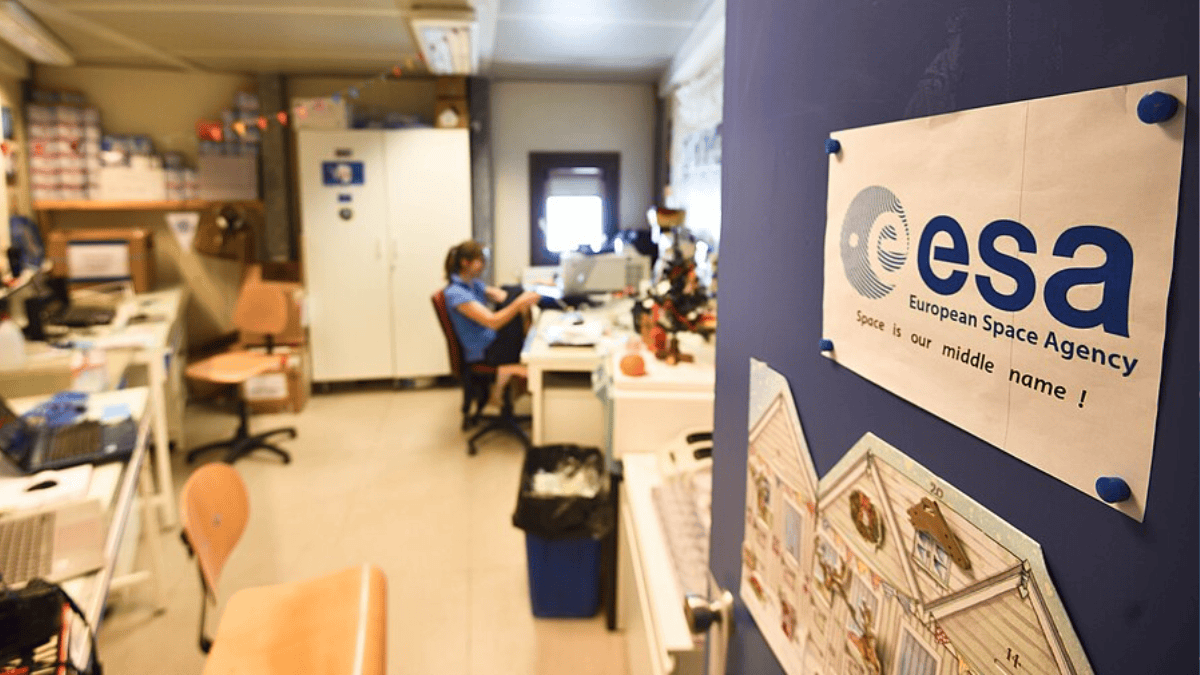 Enquanto o confinamento avança, a rotina segue com pesquisas, exames e observações sobre a adaptação humana ao isolamento (Foto: B. Healey / Wikimedia Commons)