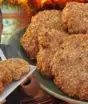 Cozinheiro ensina “milanesa de pobre” com carne moída que fica crocante por fora, suculenta por dentro e ainda pode ser congelada