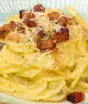 O macarrão carbonara típico da Itália não vai creme de leite e é mais simples do que muita gente imagina