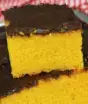 Confeiteira revela o segredo do bolo de cenoura que fez sucesso nas vendas: cobertura de chocolate fica durinha e crocante