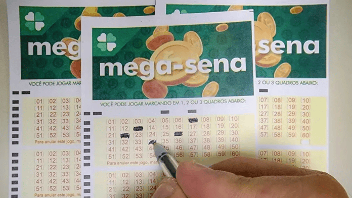 Mega-Sena possui três sorteios por semana, às terças, quintas e aos domingos (Foto: Rafa Neddermeyer, Agência Brasil)