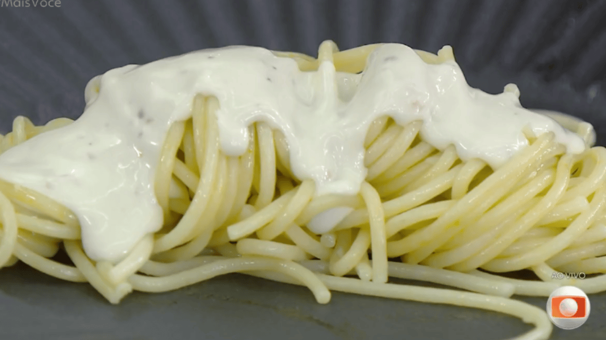 Aprenda a fazer o molho de gorgonzola de Ana Maria Braga, receita fácil, cremosa e pronta em poucos minutos para servir com carnes ou massas