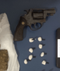 Mulher é encontrada morta com tiro no rosto e adolescente de 16 anos é preso suspeito de feminicídio em SC