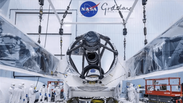 Mais de mil profissionais trabalharam no Nancy Grace Roman Space Telescope, construído para observar áreas do céu muito maiores de uma só vez (Foto: Chris Gunn / NASA)
