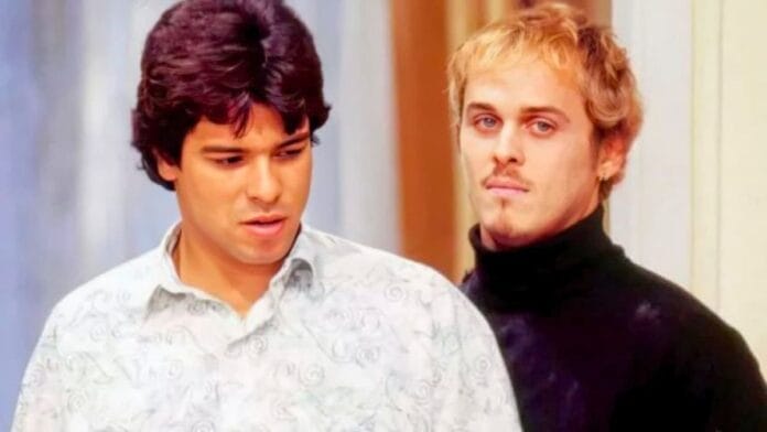 Maurício Mattar como Téo e Guilherme Fontes como Alexandre em cena da novela A Viagem de 1994 na TV Globo