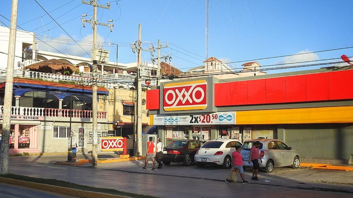 Mais de 180 lojas OXXO em Colima, no México, passam a integrar a estratégia Puntos Violeta (Foto: Dennis Sylvester Hurd/ Wikimedia Commons)