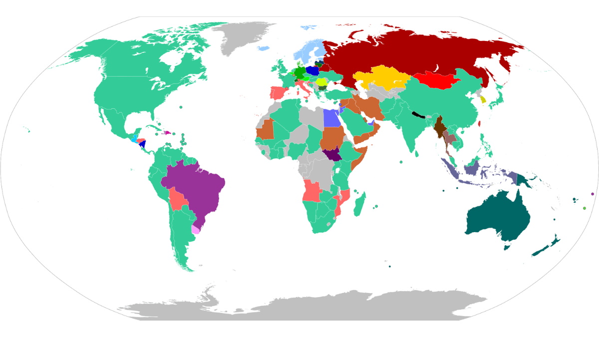 Hoje, a legislação americana estabelece o terceiro domingo de junho como Dia dos Pais, assim como outros países marcados em verde claro neste mapa (Imagem: Mikeharris111 / Wikimedia Commons)