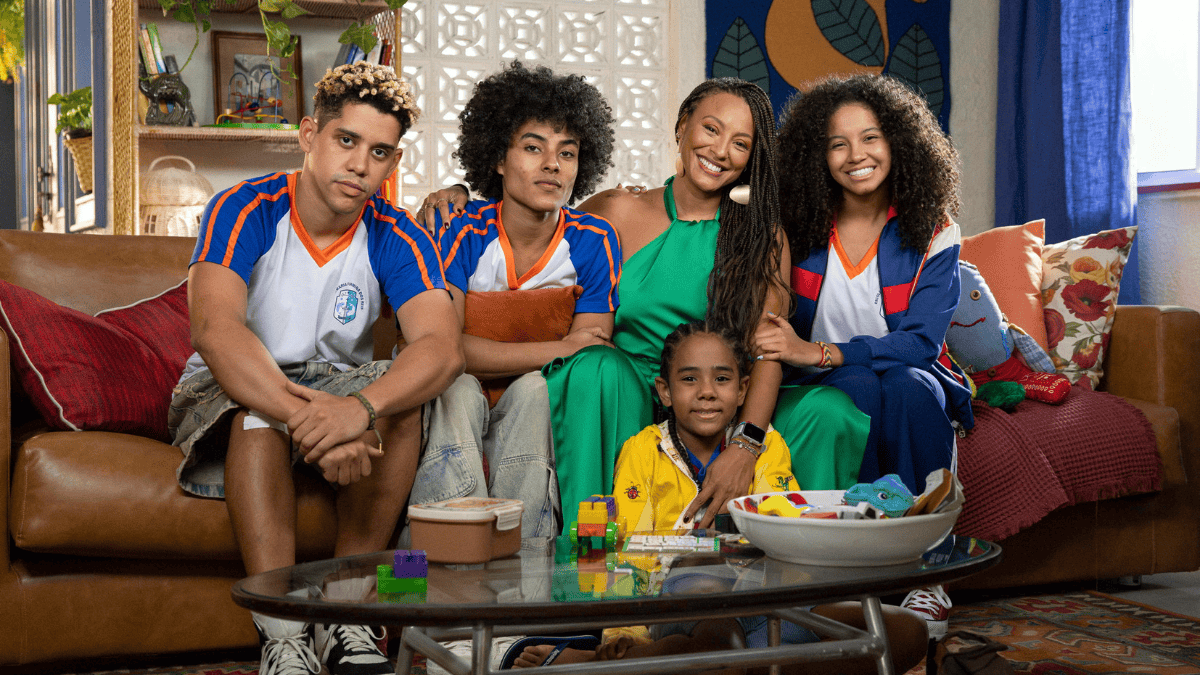 Bela (Sheron Menezzes), Peixe (Cauê Campos), Glorinha (Laura Luz), Ítalo (Fabrício Assis) e Samuca (Kadu Spinola)
Globo/ Manoella Mello