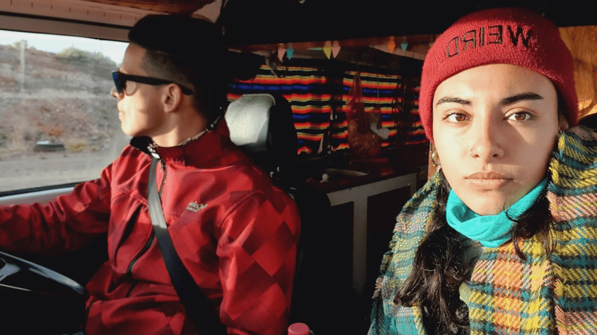 Casal durante o começo de suas viagens (Foto: Reprodução / Instagram / @kombisinrumbo)