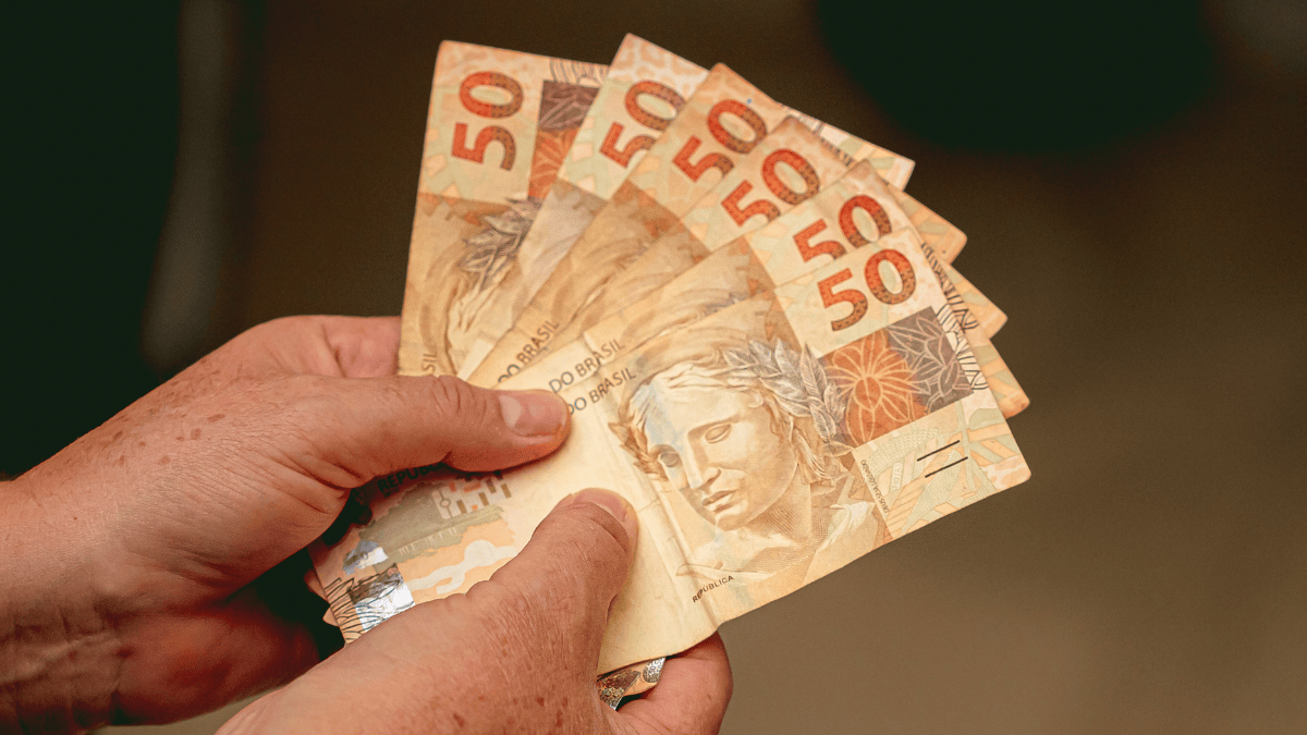 Salário mínimo tem teto de aumento de 2,5% acima da inflação (Foto: Banco de Imagens)