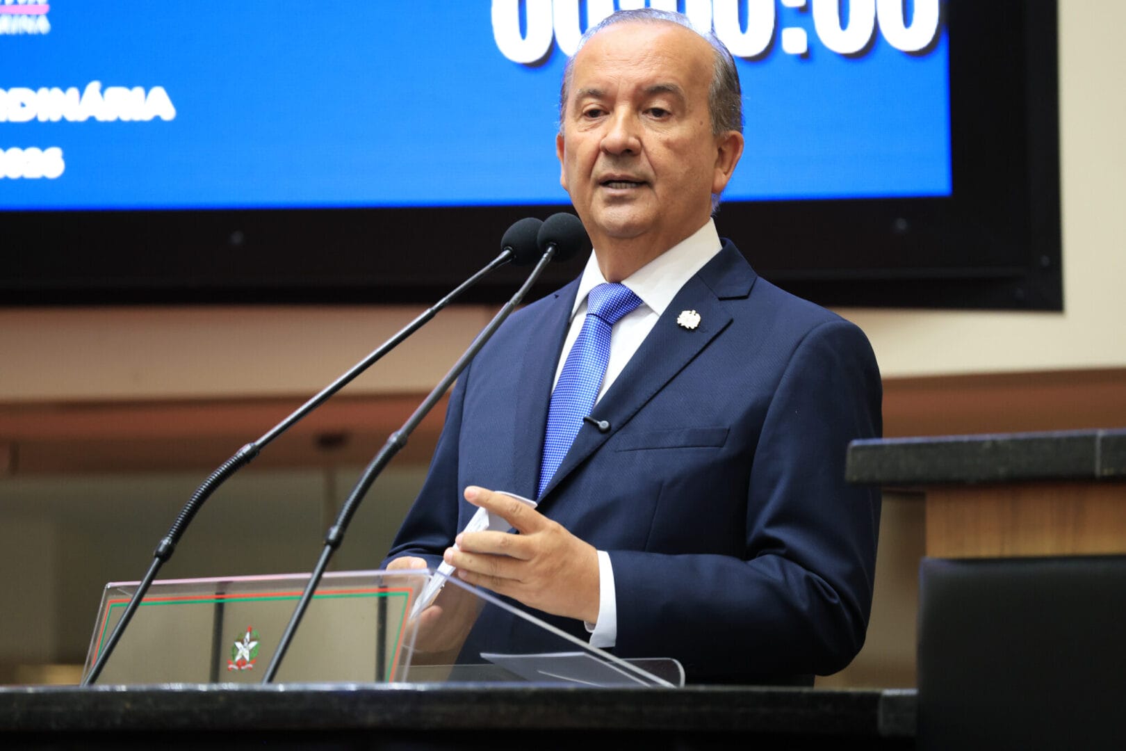 Alesc aprova licença de Jorginho Mello, e Marilisa Boehm assume o Governo de SC