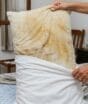 Travesseiro amarelado não é sinal de falta de higiene e o que atravessa a fronha não significa que alguém está limpando errado