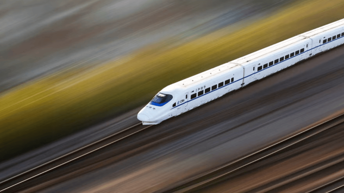 Ferrovia de alta velocidade é tratada como resposta à pressão por habitação e transporte em uma das regiões mais populosas do país (Foto: 子刚 chen / Pexels / Imagem Ilustrativa)