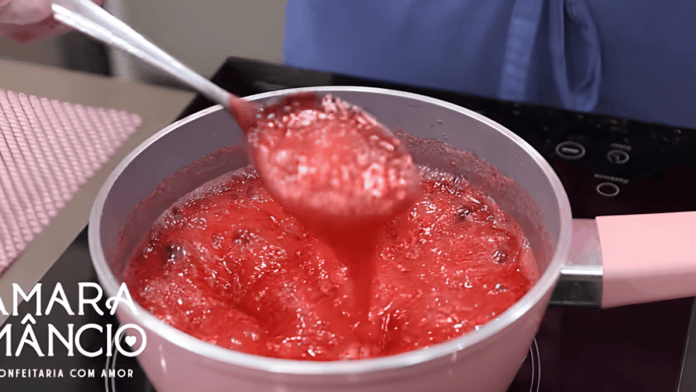 Misture gelatina, água e açúcar para fazer bala de goma caseira facilmente e nunca mais compre o doce no supermercado: receita tem truque para ficar com a textura certa