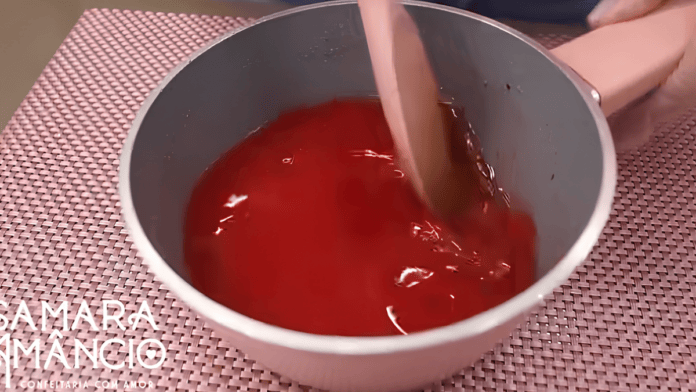 Misture gelatina, água e açúcar para fazer bala de goma caseira facilmente e nunca mais compre o doce no supermercado: receita tem truque para ficar com a textura certa