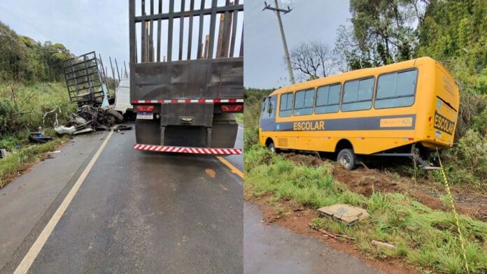 Acidente envolvendo duas carretas e ônibus escolar em rodovia de SC deixa motoristas em estado crítico (Foto: SAER, Divulgação)