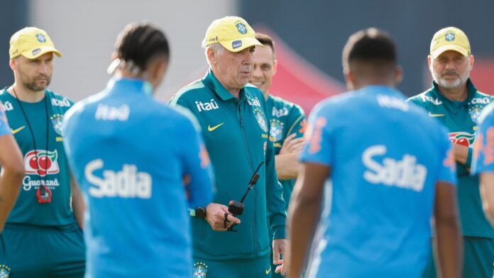 Ancelotti comandou o treino da Seleção Brasileira nesta quarta (Foto: Rafael Ribeiro, CBF)