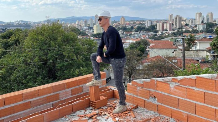 Ex-volante Nilton comanda uma empresa do ramo da construção civil (Foto: Redes sociais, Reprodução)
