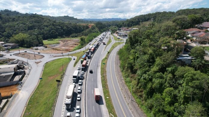 Obra na BR-470 testa paciência de motoristas em Blumenau; veja fotos