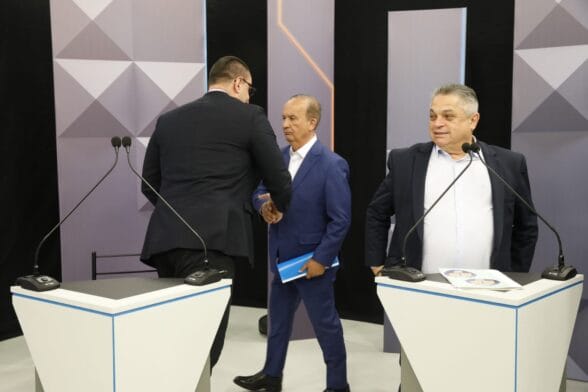 Candidatos ao governo de SC participam de debate da NSC TV