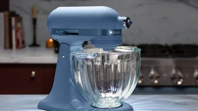 Dona da Brastemp e Consul lança batedeira KitchenAid com tigela de vidro iluminada e 11 velocidades