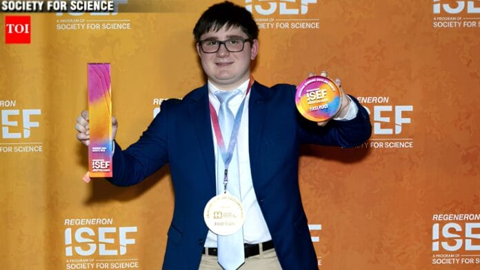 Aos 16 anos, estudante leva “bolada” de R$ 386 mil ao transformar lixo de impressora 3D em filamento novo em competição