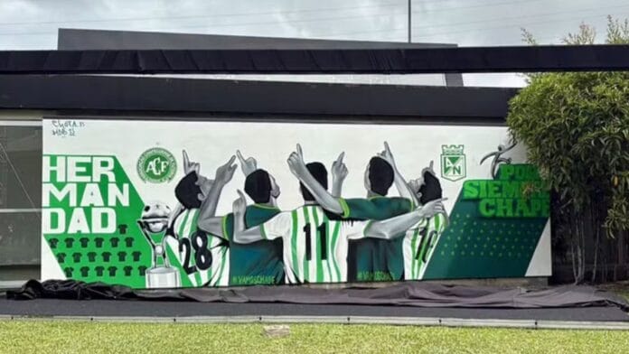 Chapecoense recebe homenagens em Medellín antes de reencontro com Atlético Nacional dez anos após tragédia
