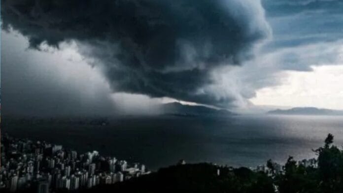 Alerta da Defesa Civil: Florianópolis pode ter temporais e chuvas intensas de até 150mm neste fim de semana
