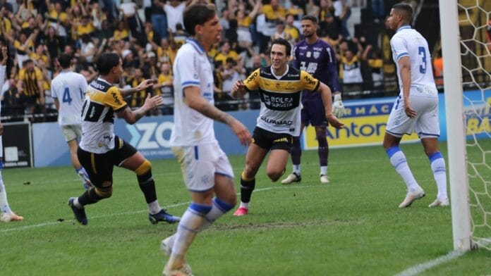 Criciúma vence o Avaí e volta para a zona de playoffs da Série B 2026
