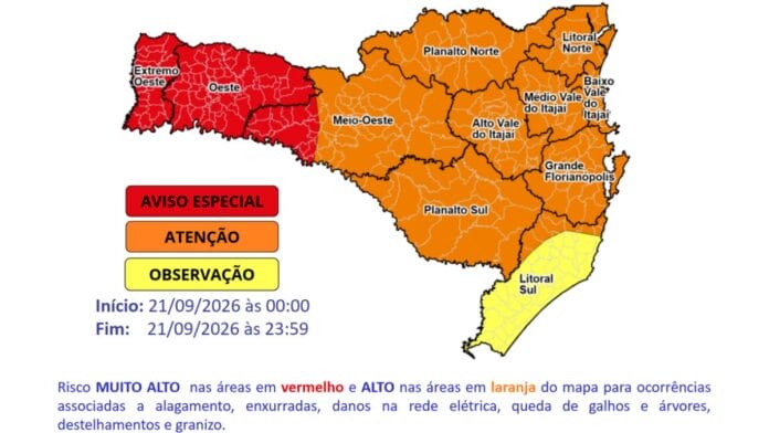 mapa da Defesa Civil de SC com cores de alertas nas regiões