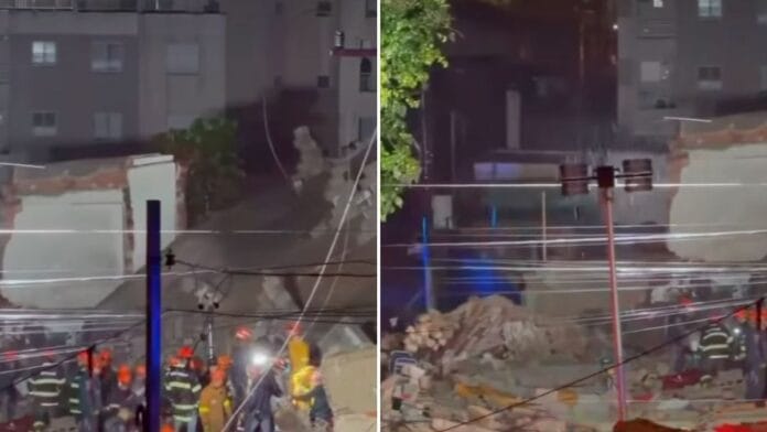 Escombros de um prédio de 12 andares sobre a rua, com bombeiros no local procurando vítimas