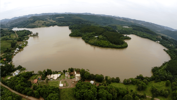 A cidade tem cerca de 4,8 mil habitantes e baseada na agropecuária, indústrias de reciclagem e comércio familiar (Foto: Prefeitura de Erval Velho, Divulgação)