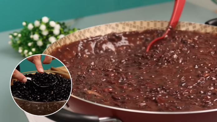 O segredo dos cozinheiros para o feijão ficar macio e cremoso começa antes da panela, e sim ainda no primeiro molho