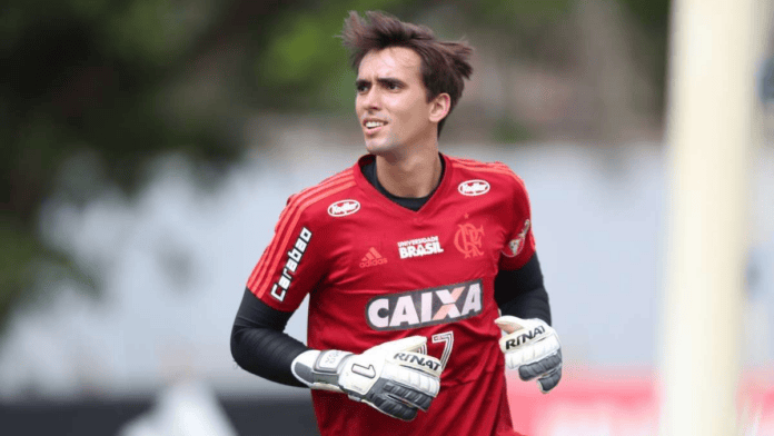 Campeão de tudo pelo Flamengo, goleiro César é anunciado em novo clube na América do Sul