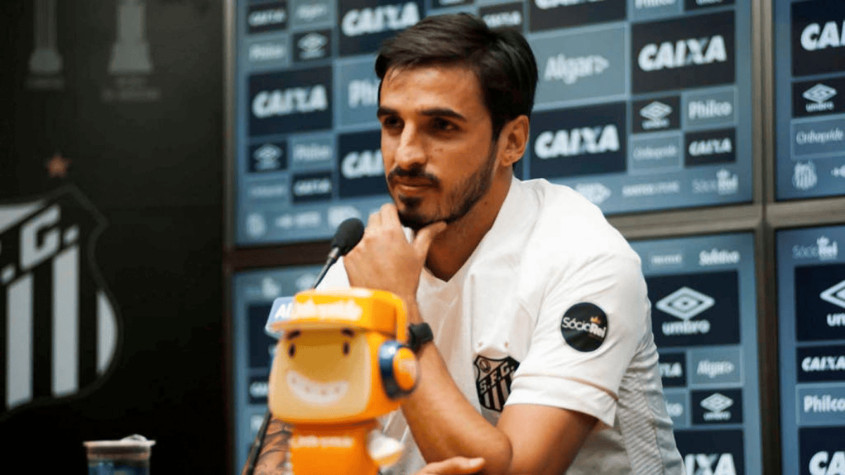 Ex-Santos Bryan Ruiz é anunciado como técnico interino da Costa Rica