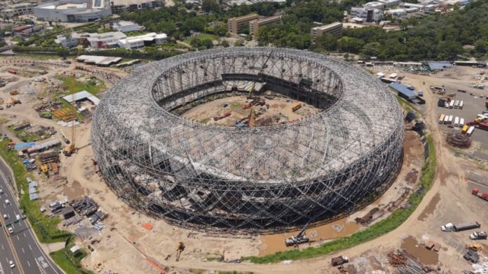 Megaestádio de R$ 2,5 bilhões ganha forma na América Latina com cobertura gigante quase concluída