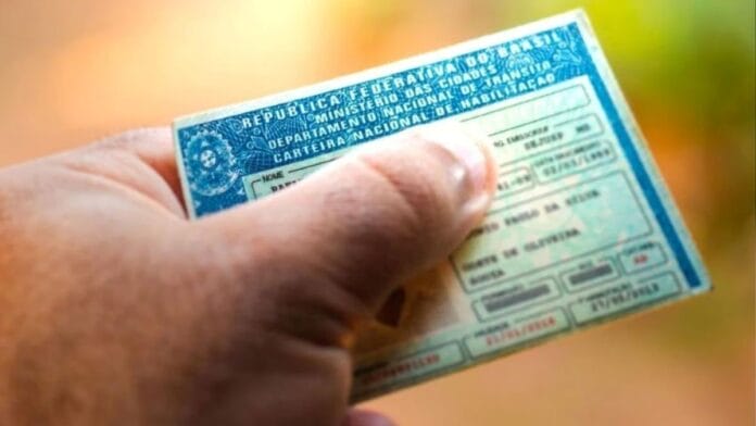 Motoristas com CNH da categoria B passam a ter direito a dirigir carros mais pesados com aprovação de nova lei; veja quais