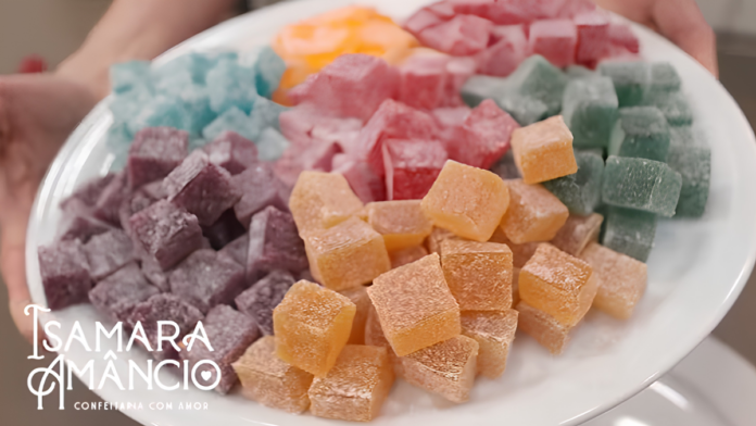 Misture gelatina, água e açúcar para fazer bala de goma caseira facilmente e nunca mais compre o doce no supermercado: receita tem truque para ficar com a textura certa