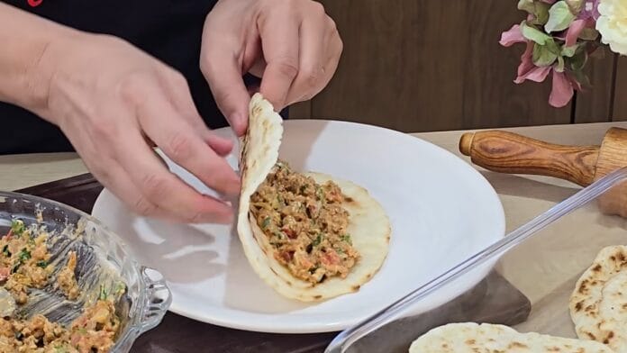 panqueca recheada sendo finalizada