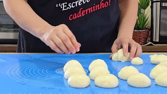 massa separada em bolinhas
