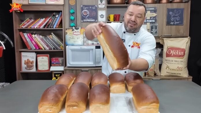 Pães já assados, prontos para fatiar