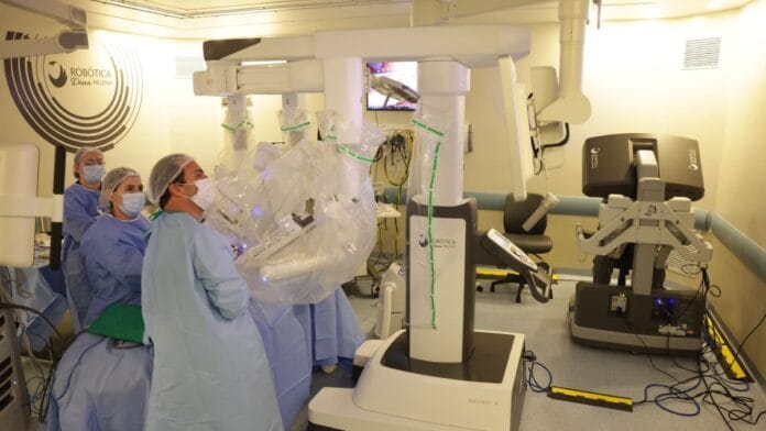 Primeira cirurgia robótica pediátrica de Joinville remove tumor de menino de 2 anos