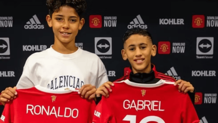 Jovem promessa de 15 anos pede rescisão com gigante europeu e pode jogar no rival