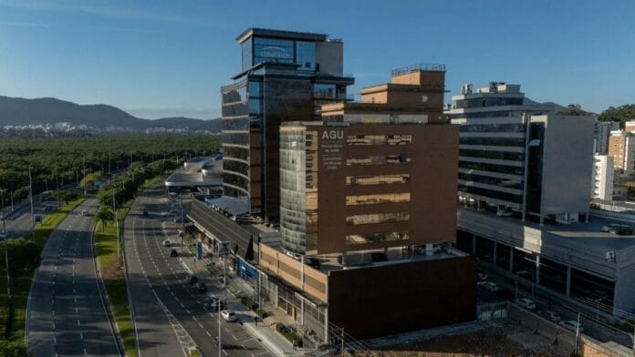 Empresa controlada por grupo francês com sede em Florianópolis entra em ranking das 100 melhores para se trabalhar no Brasil