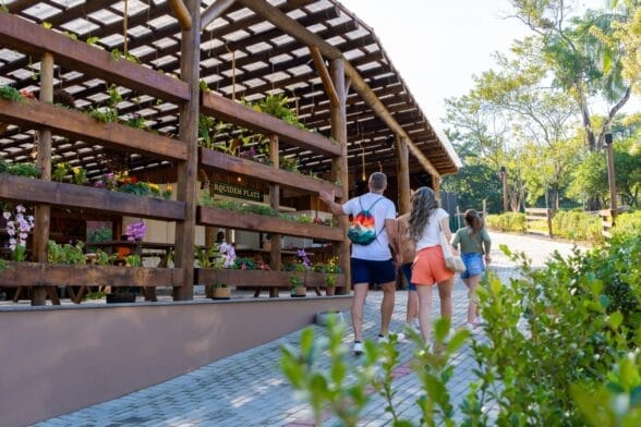 Parque em cidade turística de SC é flagrado com funcionários sem registro e trabalho infantil, diz fiscalização